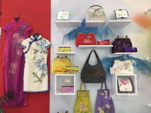 文博會(huì)首日，山東文化企業(yè)產(chǎn)品驚艷亮相，現(xiàn)場(chǎng)搶購(gòu)一空