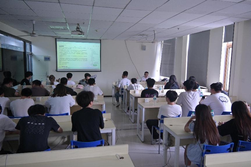 信息技術學院教育咨詢服務 連接學術與職業(yè)發(fā)展的橋梁